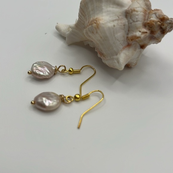 SOLD Coin Pearl Earrings - Picture 4 of 6